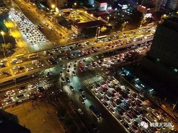 春節(jié)返京，首都各地陸續(xù)上演大片，有你的角色么？