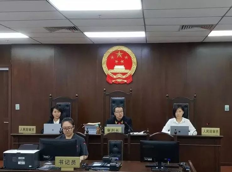 “江小白”狀告“云小白”，兄弟鬩墻為哪般？