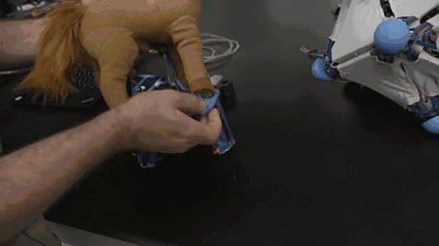 這個黑科技“皮膚”能將任何物體變成機器人，甚至紙團也沒問題！